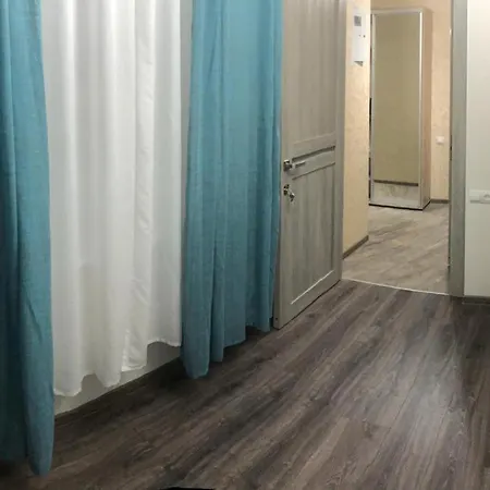Apartment Full House